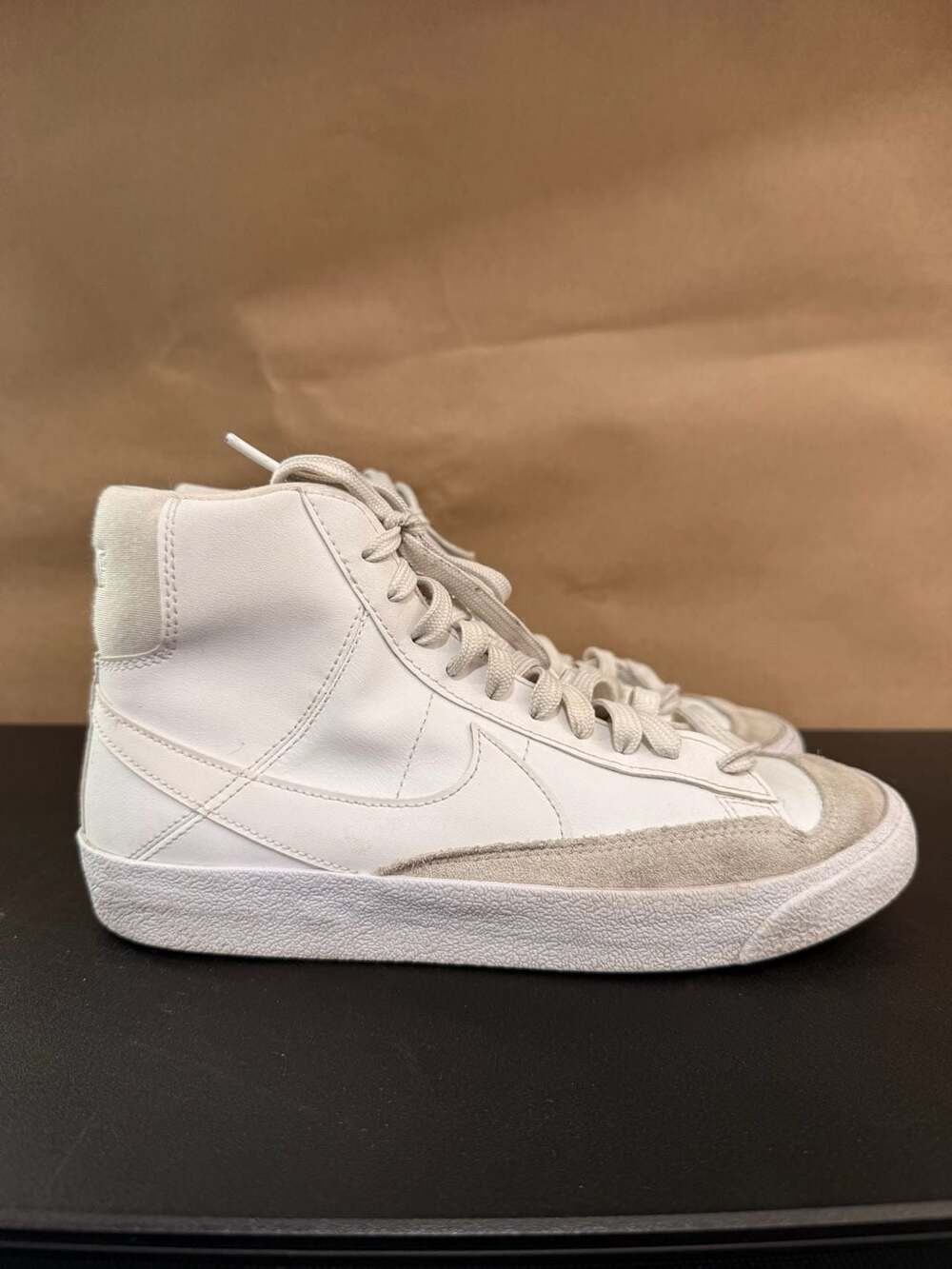 Nike Blazer Mid '77 SE Size 6.5Y White Leather Sneakers